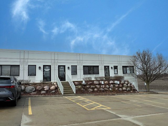 711 Ridgeview Drive #711-713 — McHenry, IL 60050
