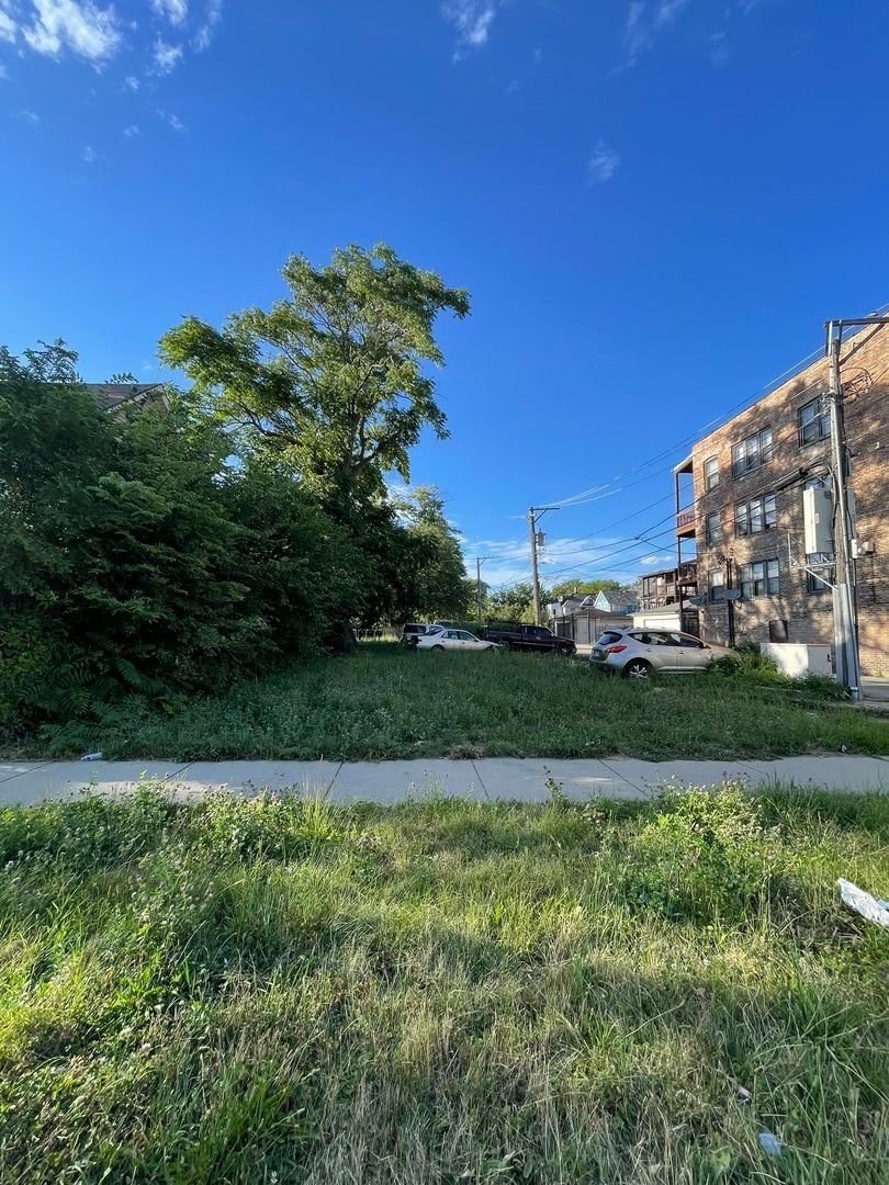 5616 W Ohio Street — Chicago, IL 60644