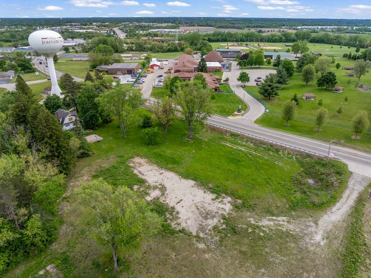 3702 Richmond Road, Johnsburg, IL 60051