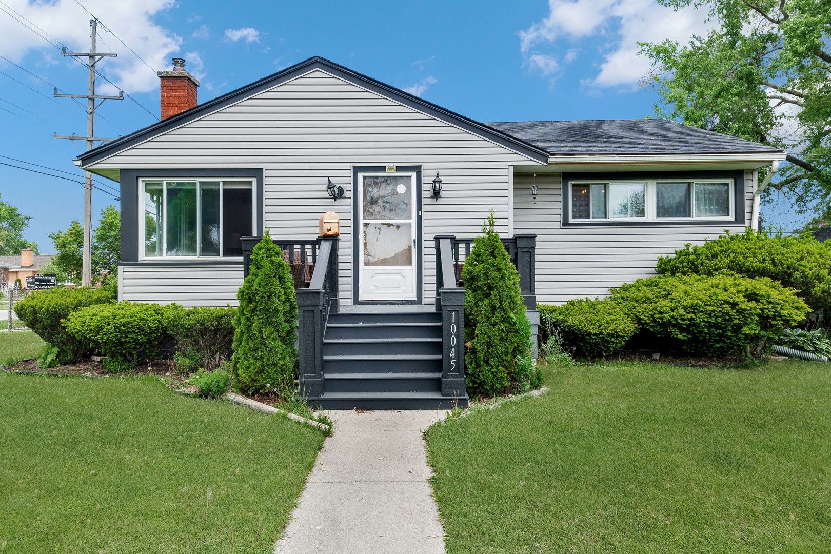 10045 S Kostner Avenue — Oak Lawn, IL 60453