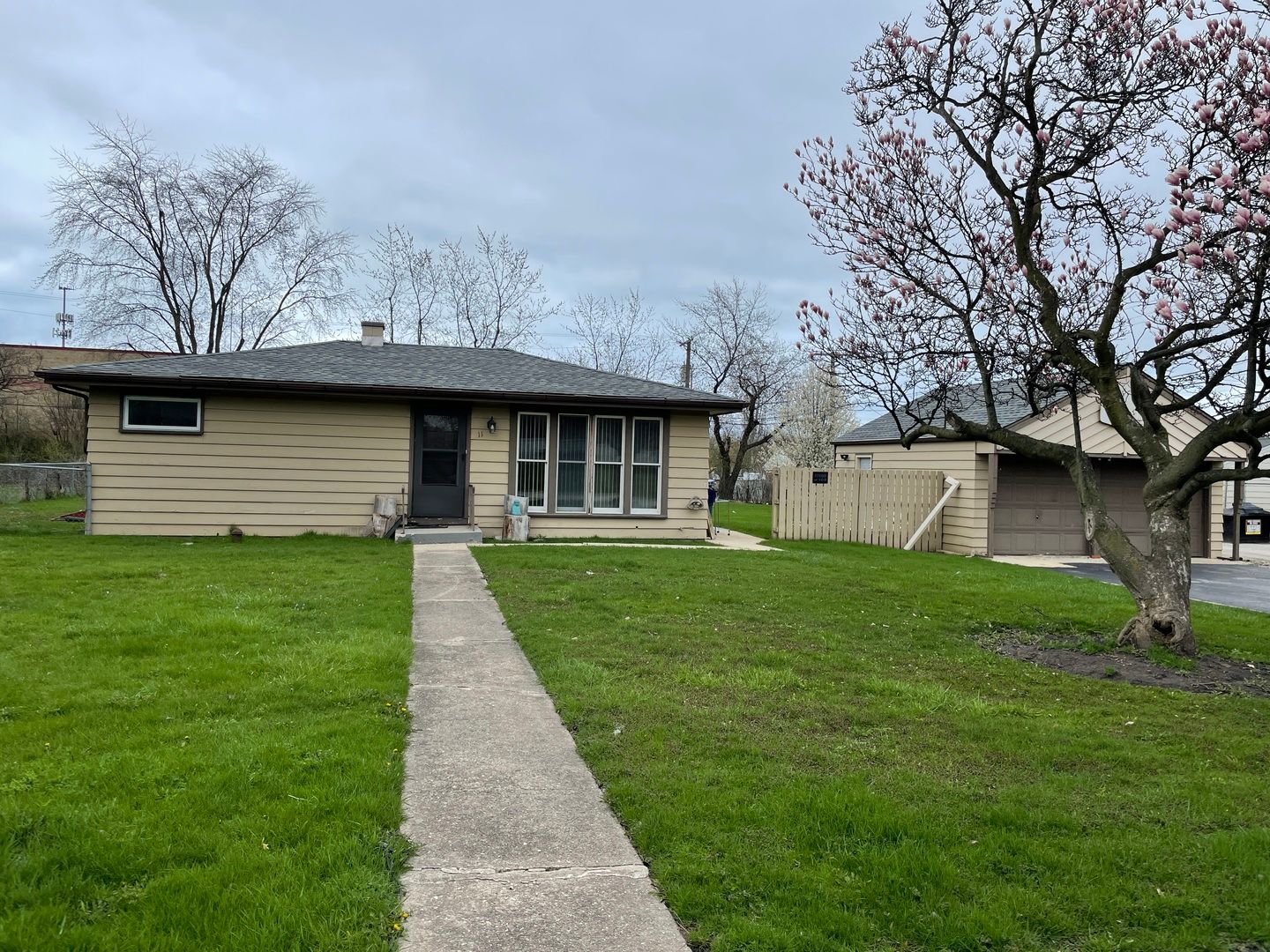 11 Shagbark Road — Lake Bluff, IL 60044