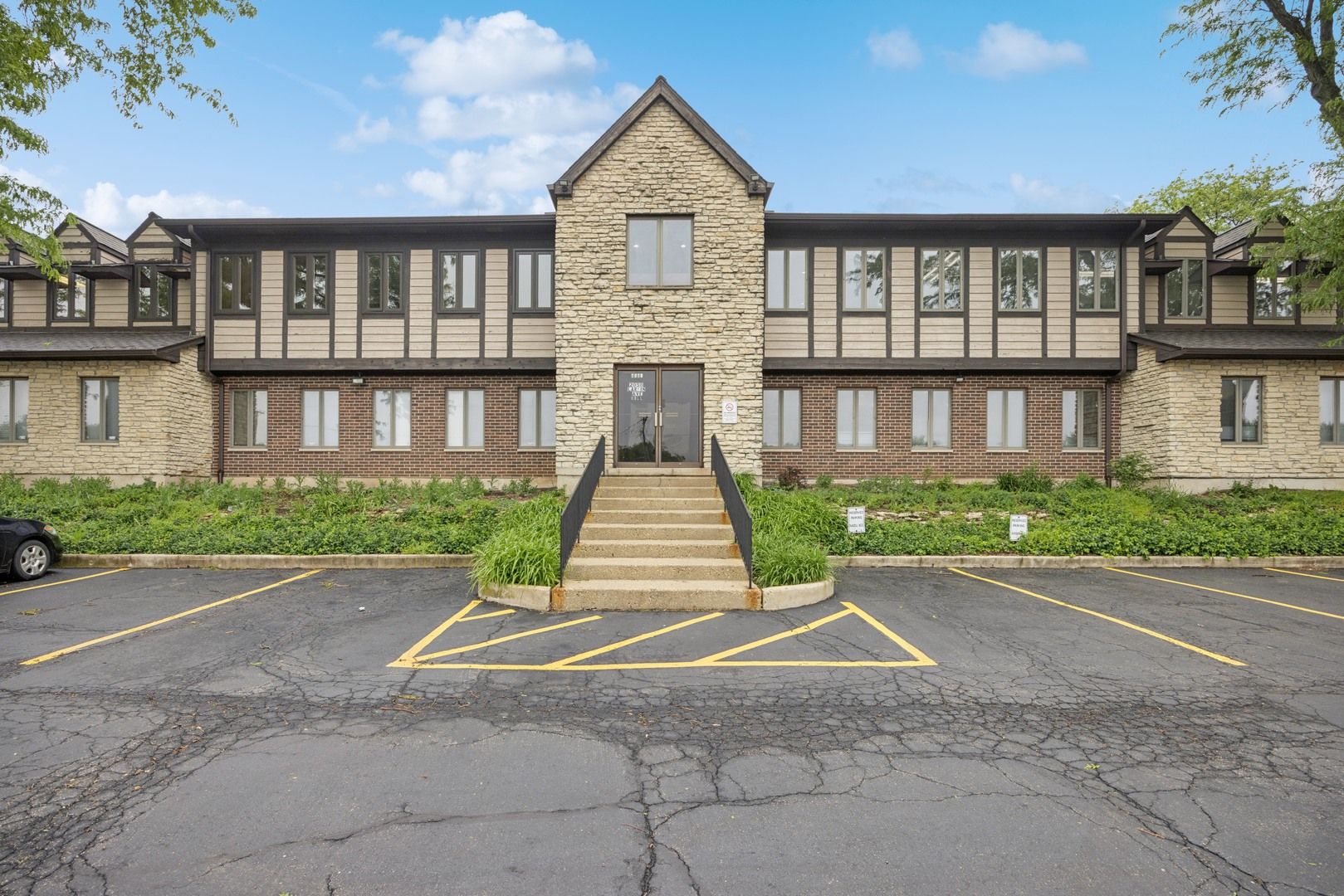 2050 Larkin Avenue #200-201 — Elgin, IL 60123