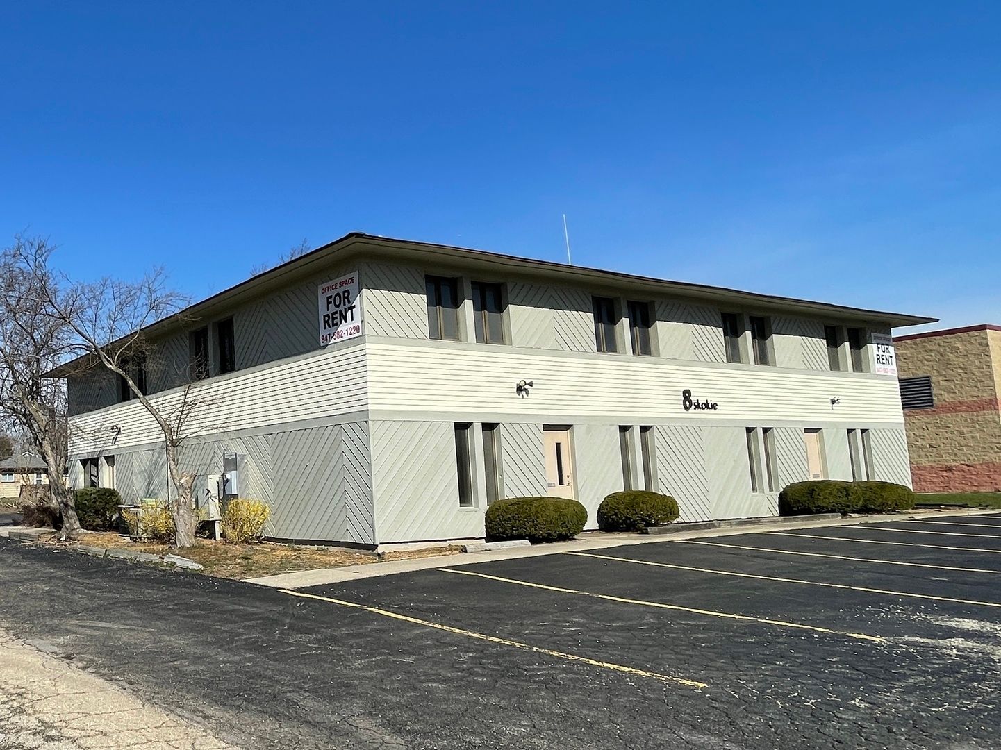 8 N Skokie Highway — Lake Bluff, IL 60044
