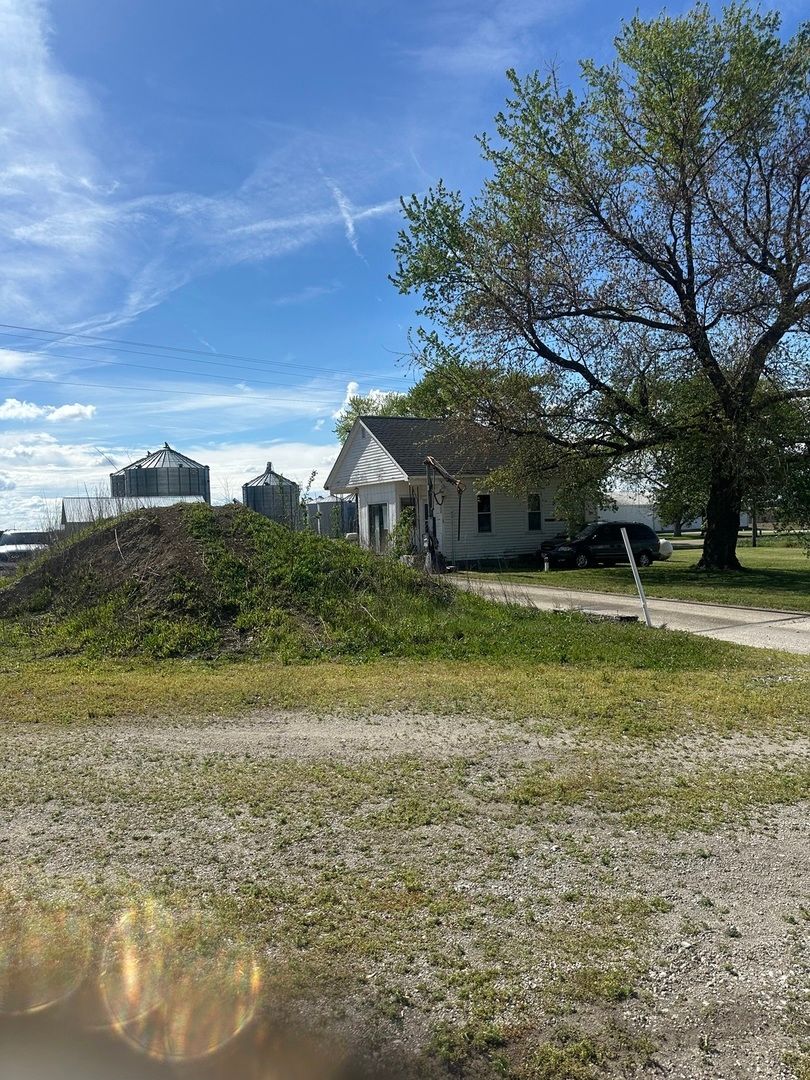 4499 N 3200 East Road, Arrowsmith, IL 61722