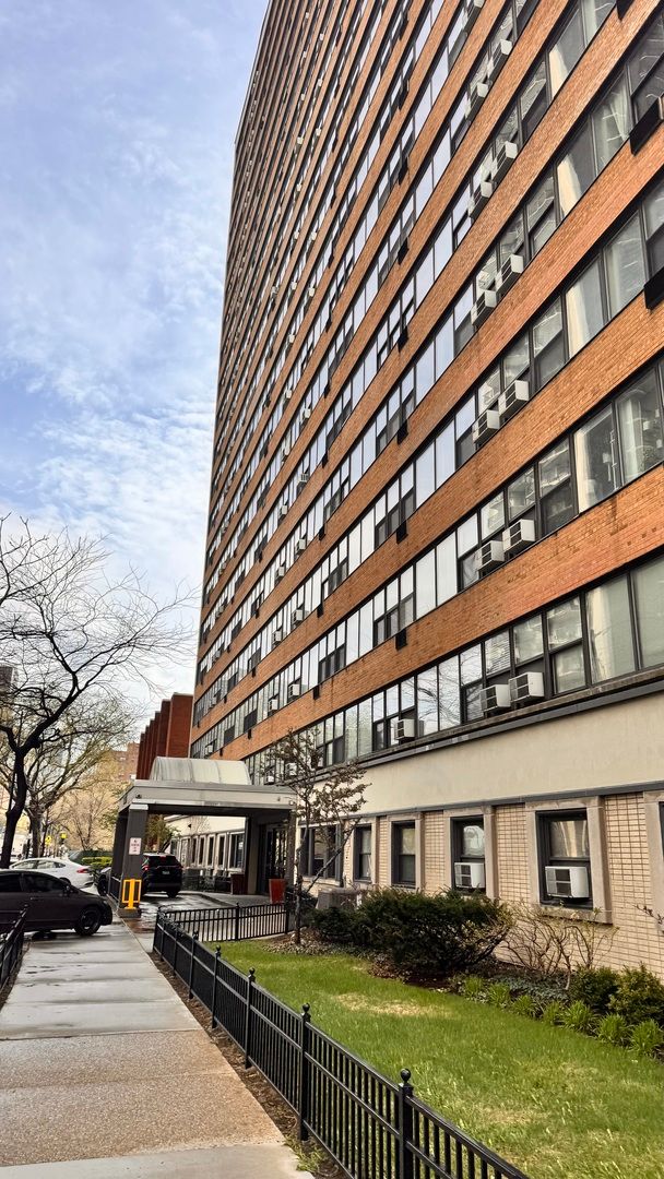 6030 N Sheridan Road #1710 — Chicago, IL 60660