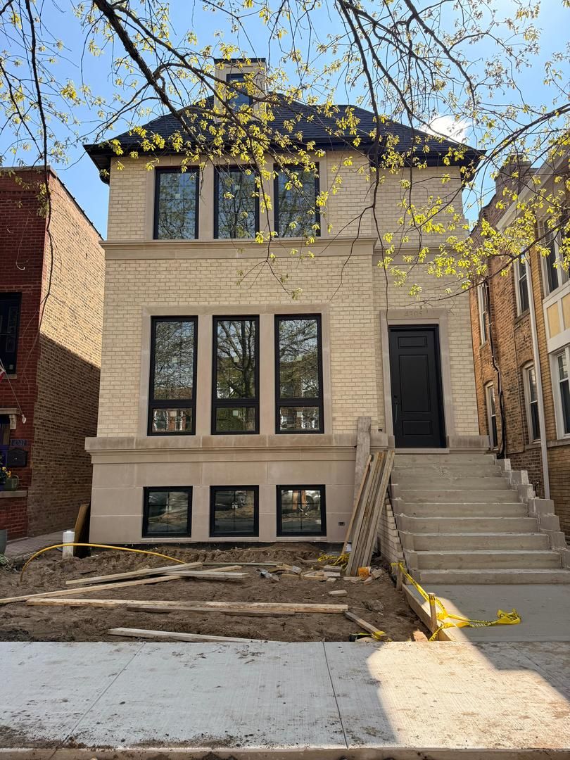 4305 N Wolcott Avenue — Chicago, IL 60613