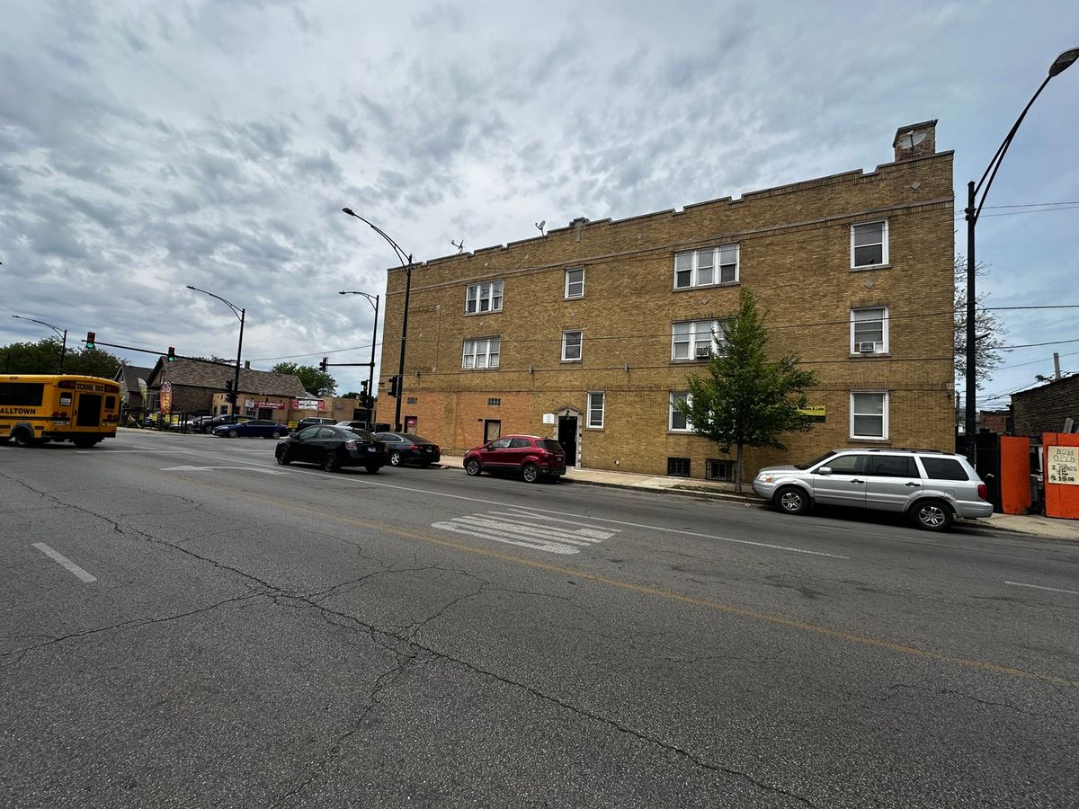 3752 Division Street, Chicago, IL 60651