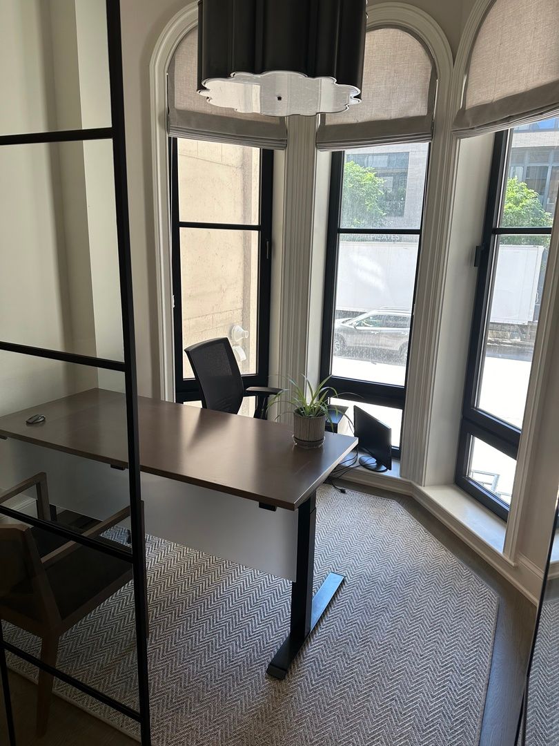154 W Superior Street — Chicago, IL 60654
