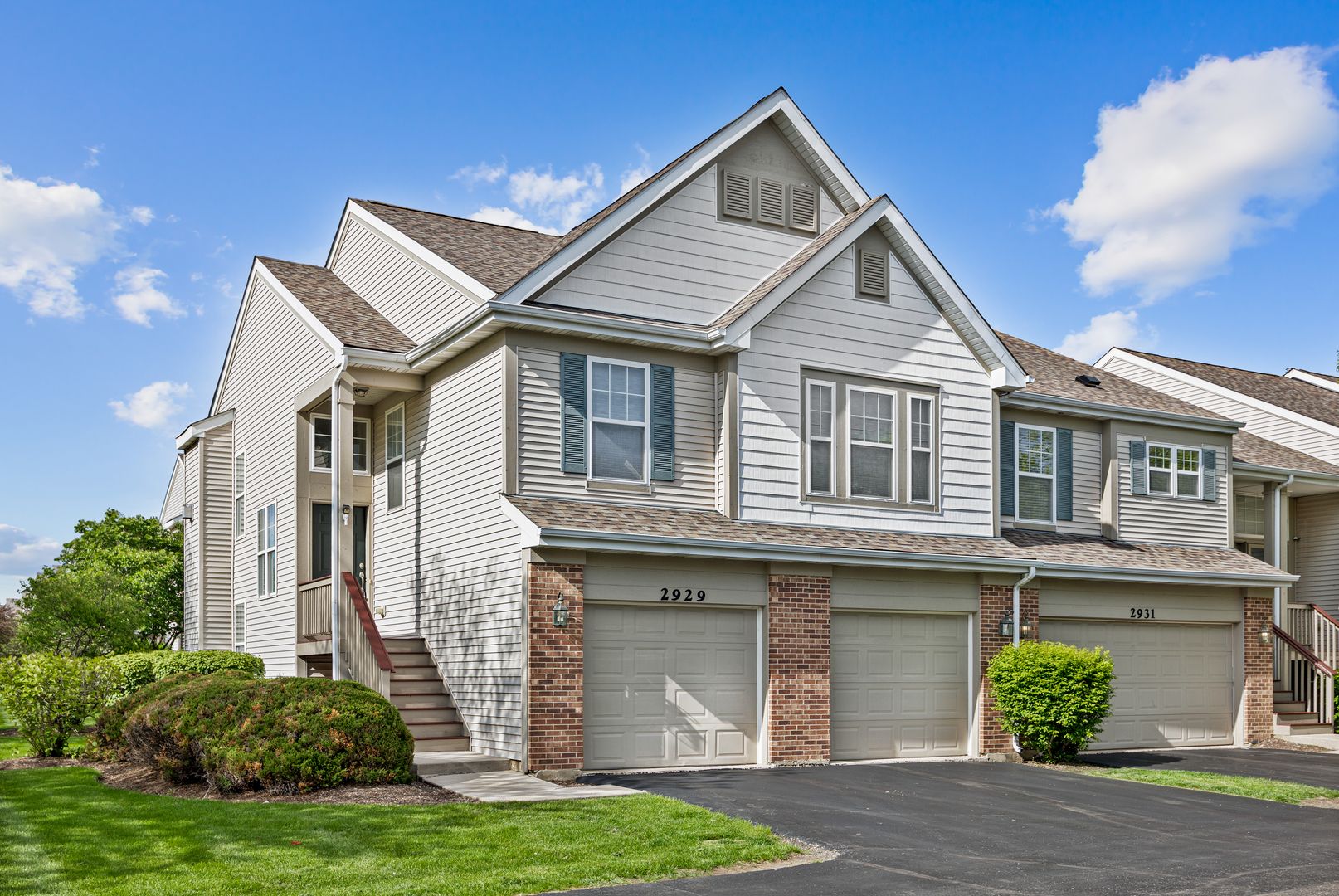 2929 saganashkee Lane — Naperville, IL 60564