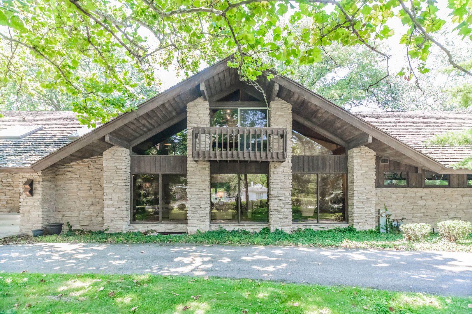 8080 Wolf Road — Burr Ridge, IL 60527