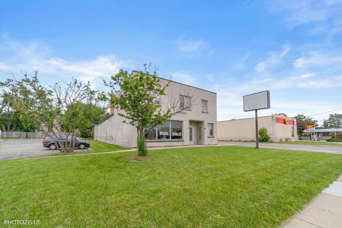 122 Northwest Highway, Barrington, IL 60010