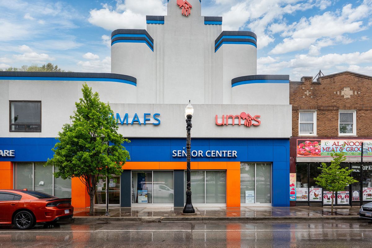 2520 Devon Avenue, Chicago, IL 60659