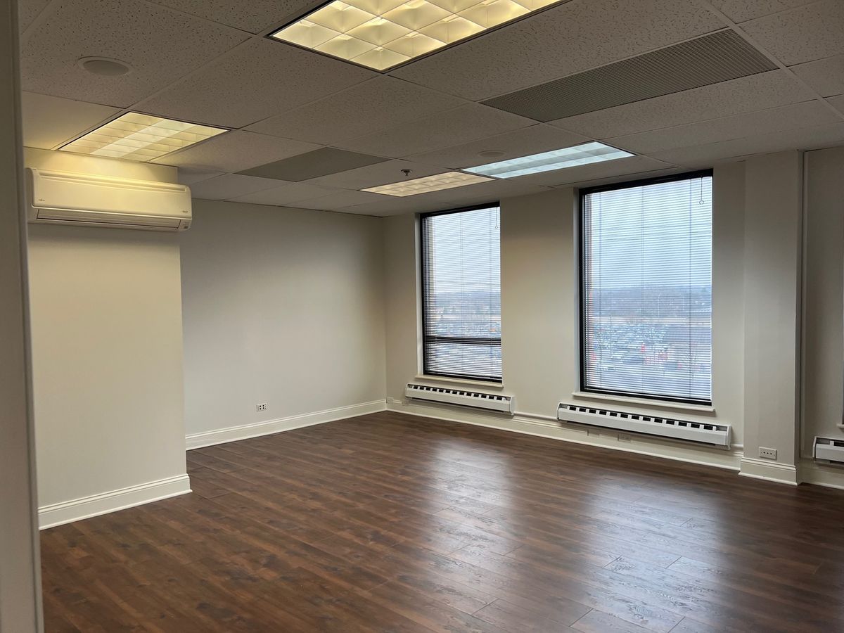 17W300 22 Nd St Street #420, Oakbrook Terrace, IL 60181