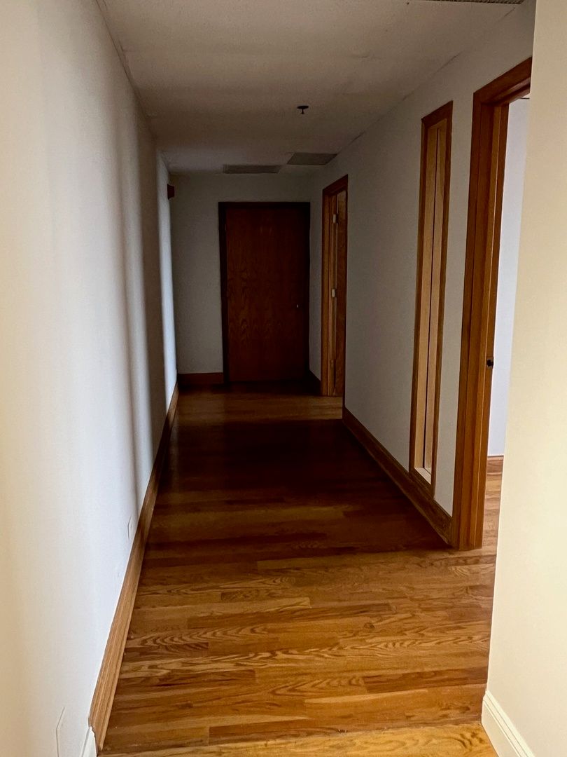 17W300 22 Nd St Street #420, Oakbrook Terrace, IL 60181