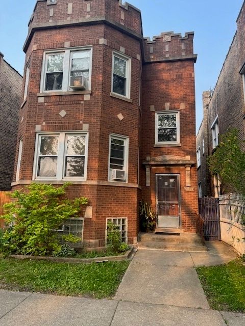 5829 N Washtenaw Avenue — Chicago, IL 60659