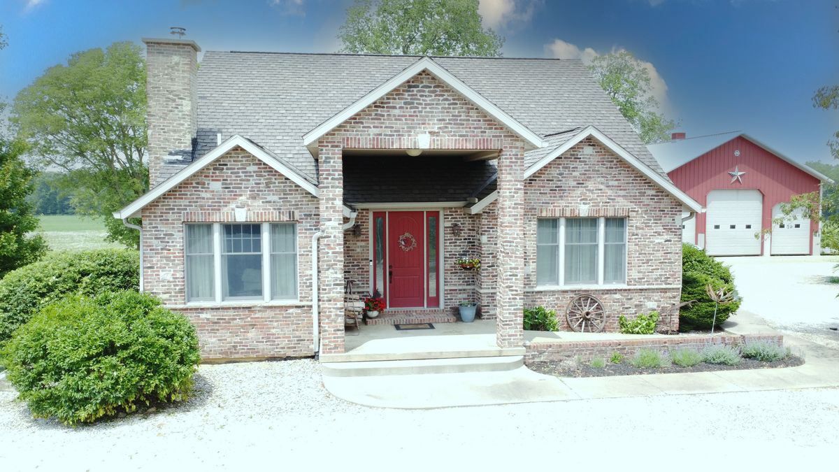 1897 2500 East Road, Watseka, IL 60970