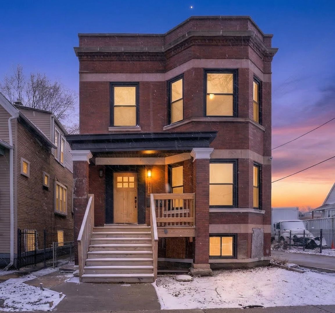 7843 S Marquette Avenue — Chicago, IL 60649