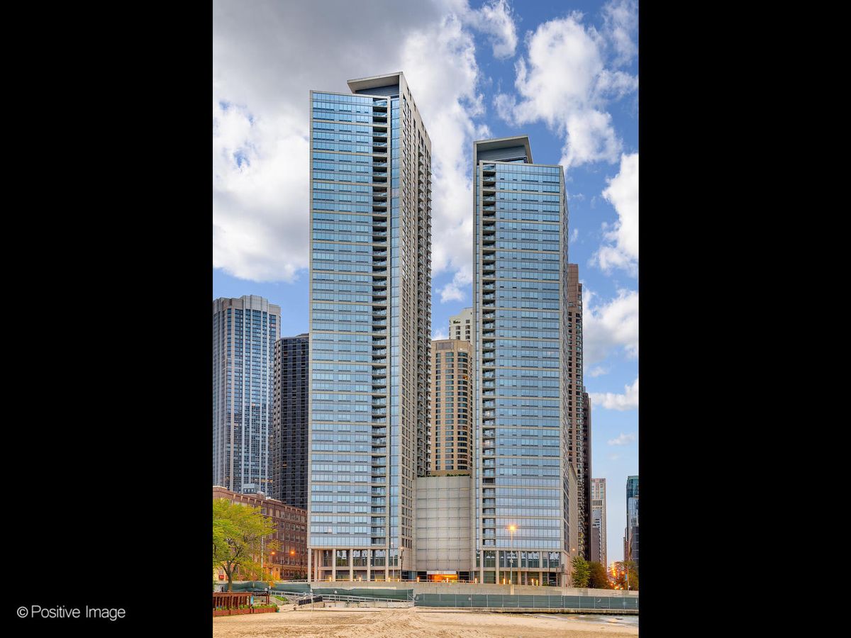 600 Lake Shore Drive, Chicago, IL 60610