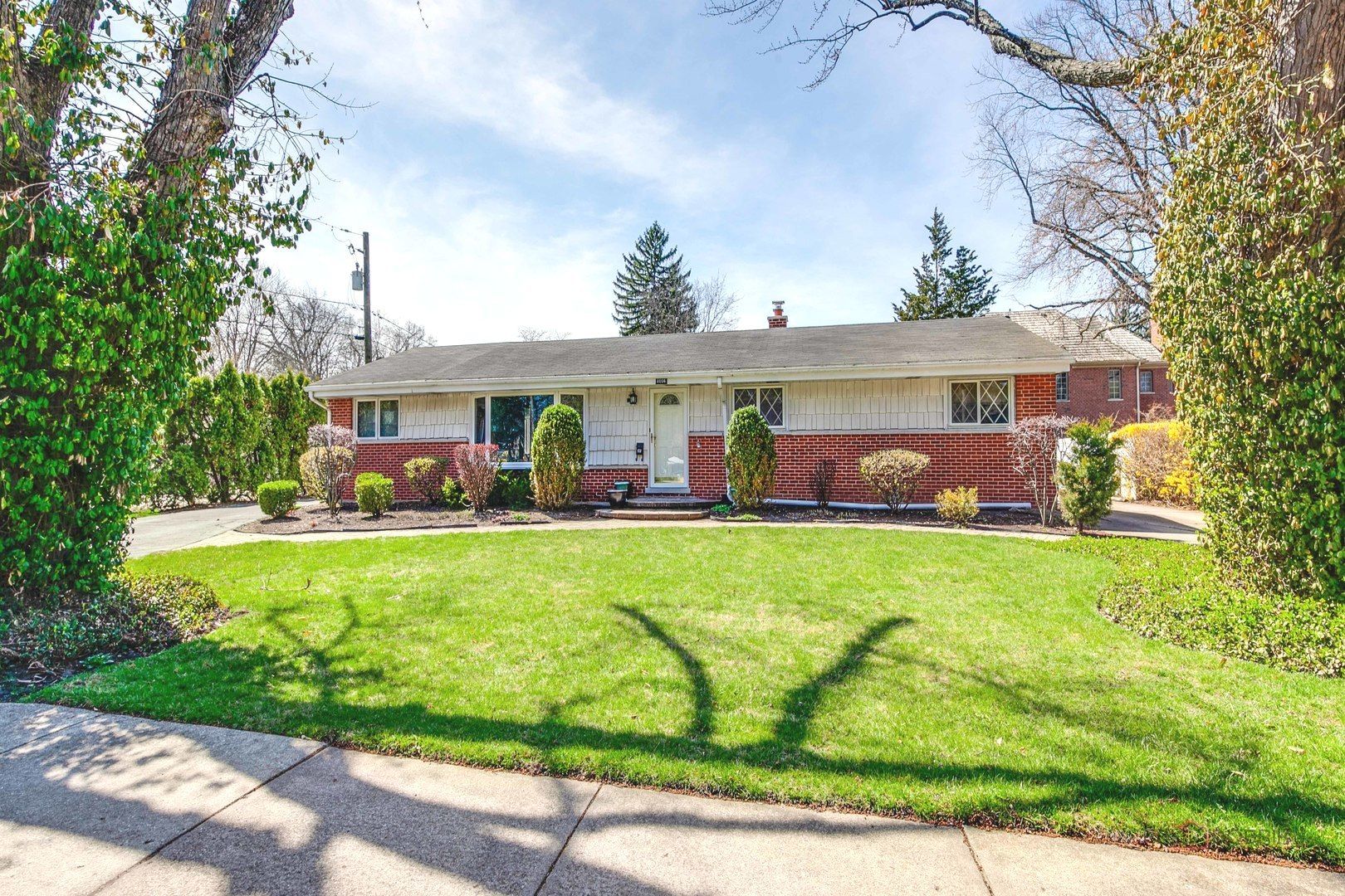 1004 Broadmoor Place — Deerfield, IL 60015