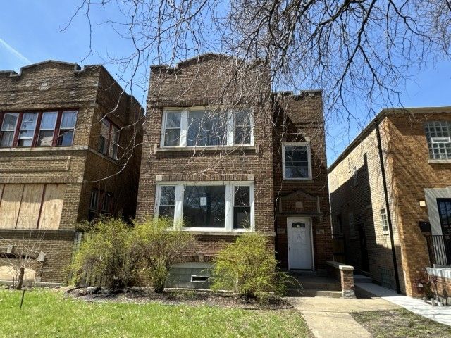 7816 Jeffery Boulevard, Chicago, IL 60649