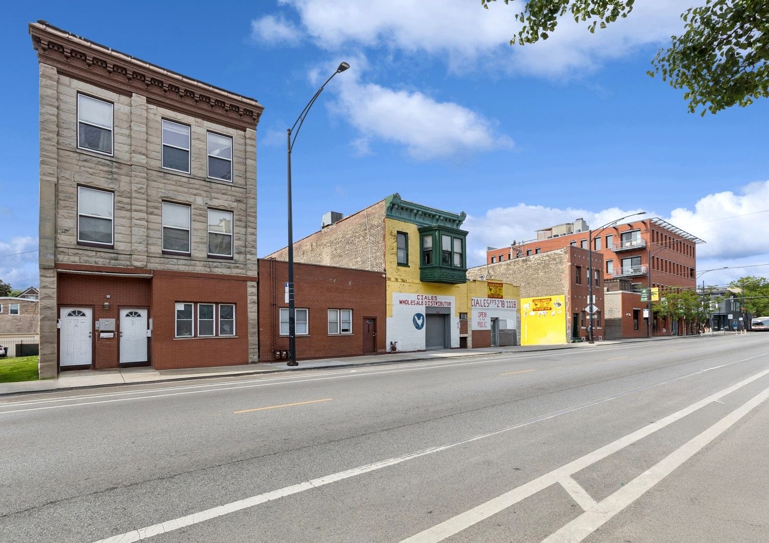 2135 W Armitage Avenue — Chicago, IL 60647