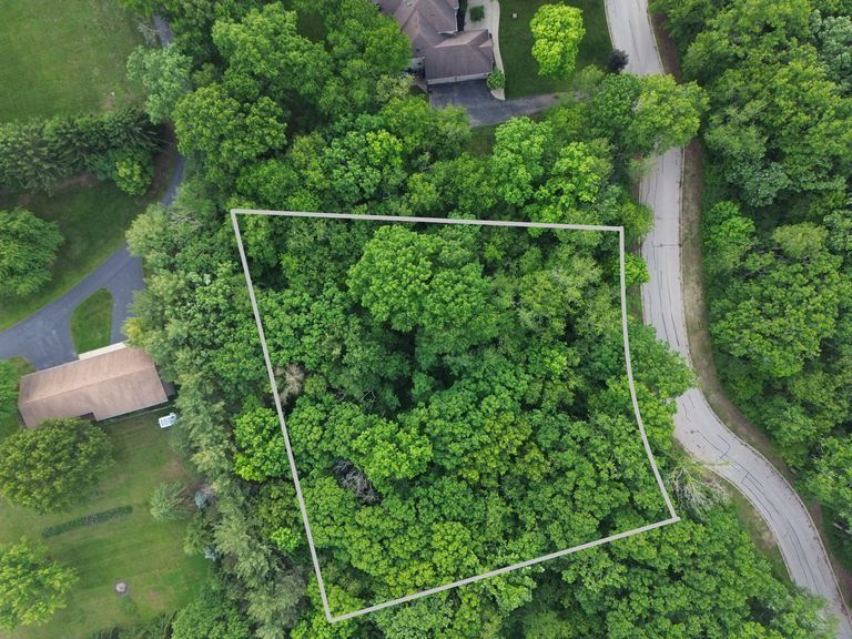 7407 Forest Oak Drive — McHenry, IL 60050