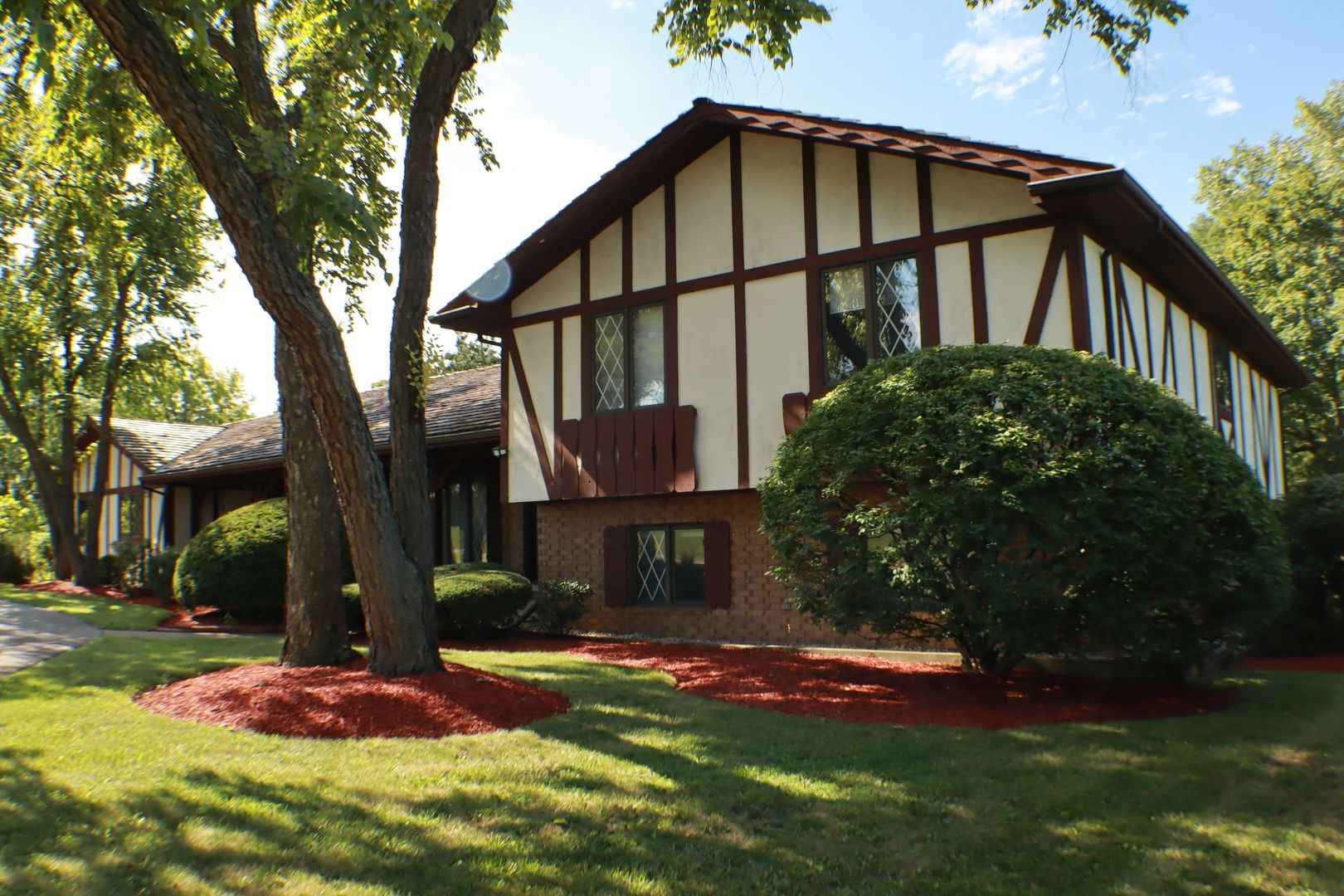 44 Kingston Drive — Oak Brook, IL 60523