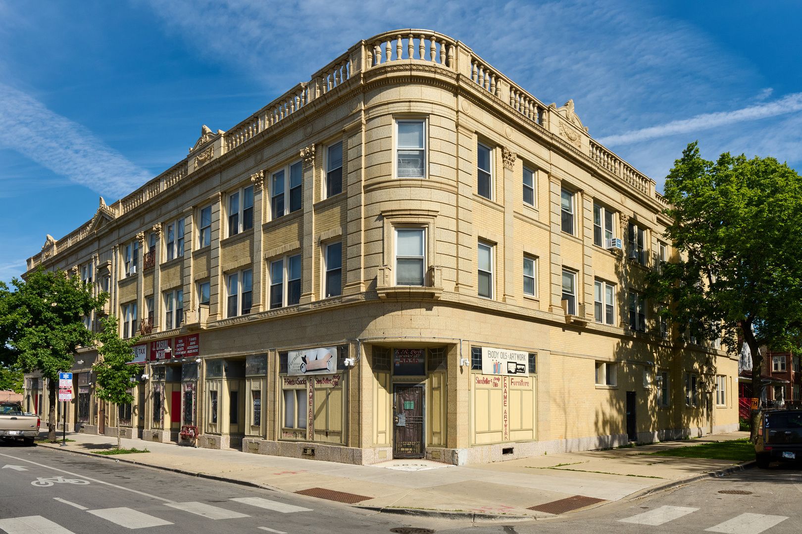 5636-48 W Division Street — Chicago, IL 60651