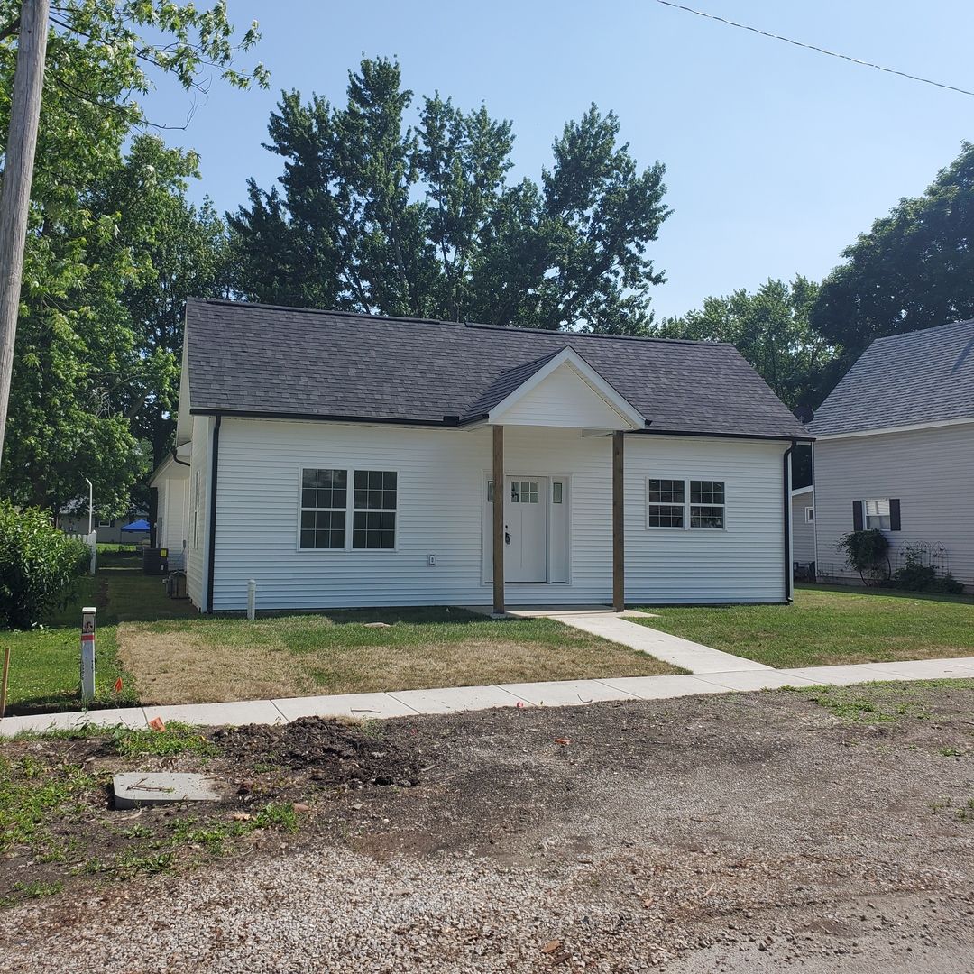409 E Buckner Street — Tuscola, IL 61953