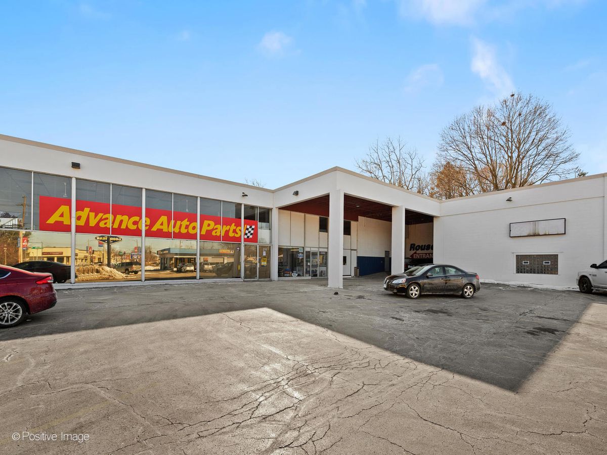 211 Milwaukee Avenue, Libertyville, IL 60048