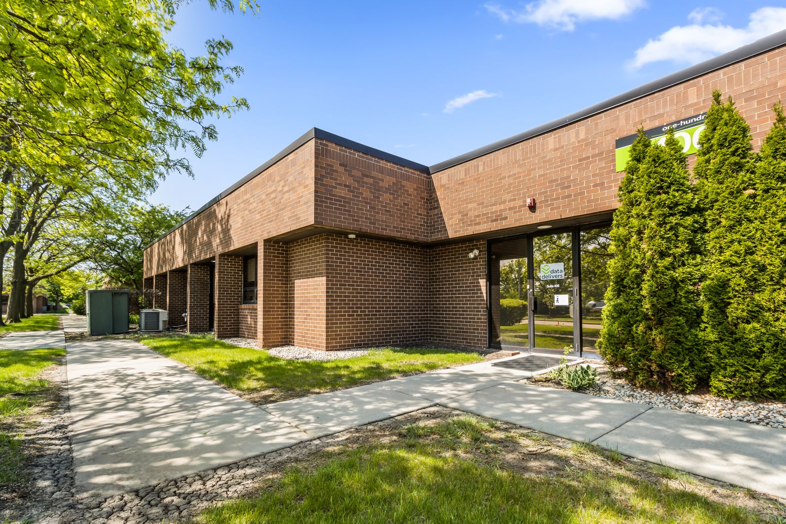 100 Hillcrest Boulevard — Schaumburg, IL 60195