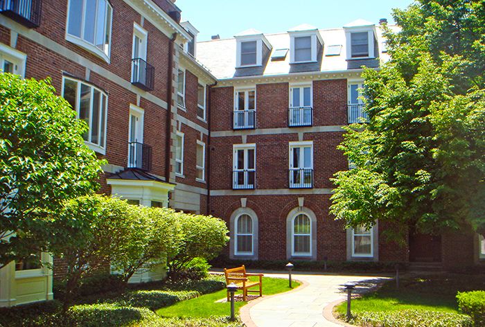 531 Mayflower Road, Lake Forest, IL 60045