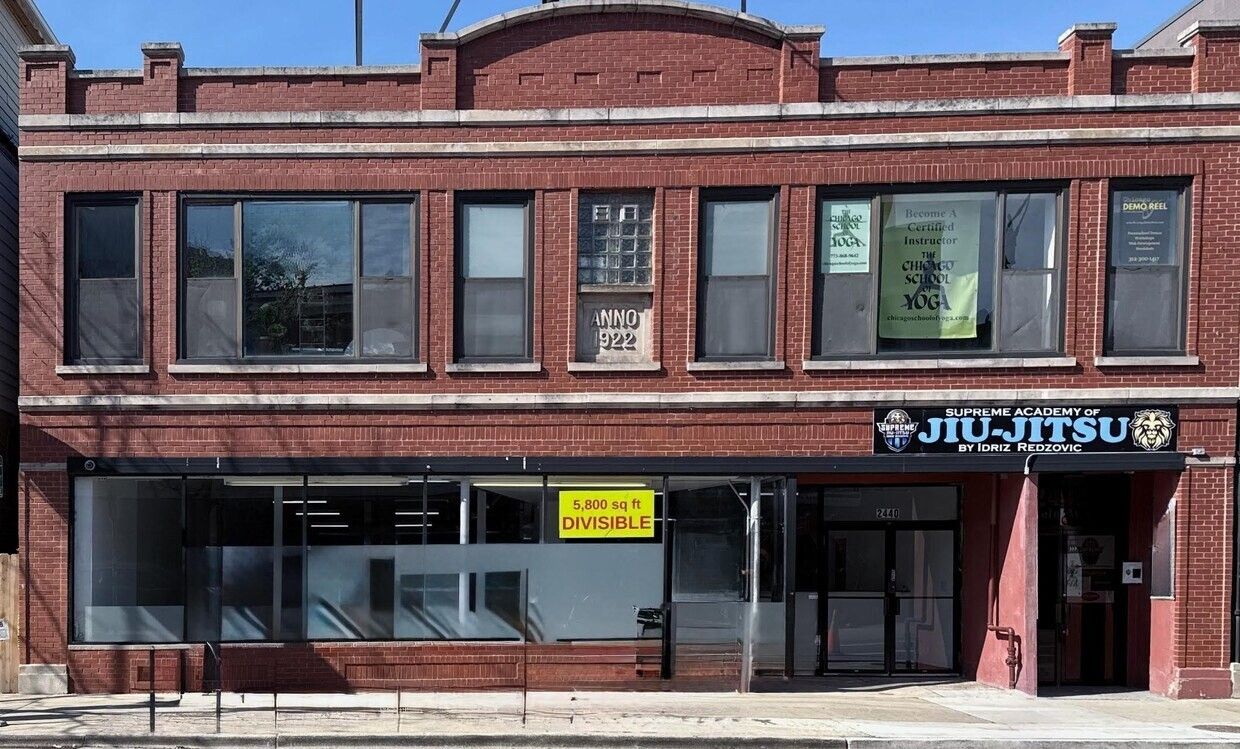 2440 N Lincoln Avenue — Chicago, IL 60614
