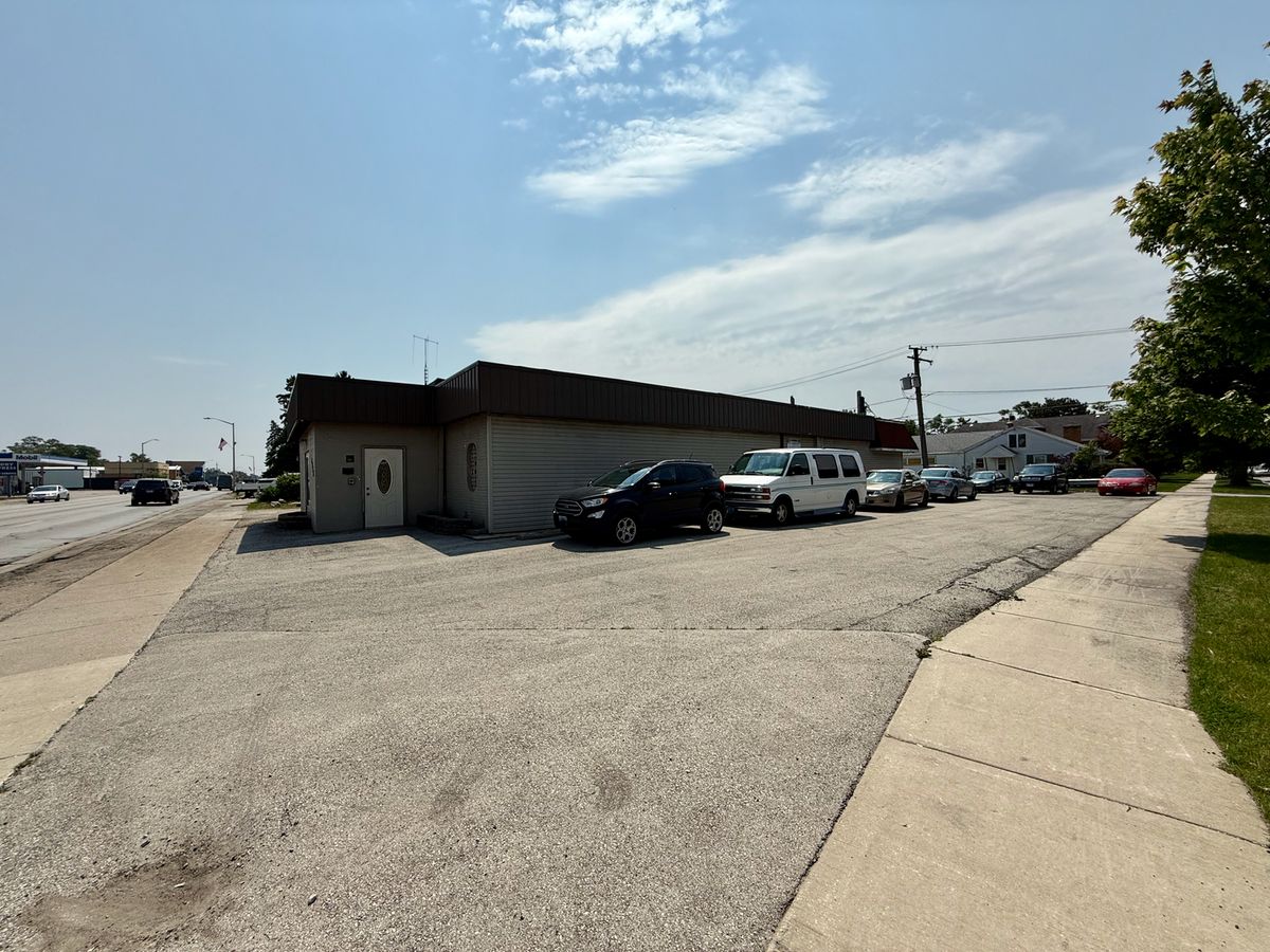 8743 Ogden Avenue, Lyons, IL 60534