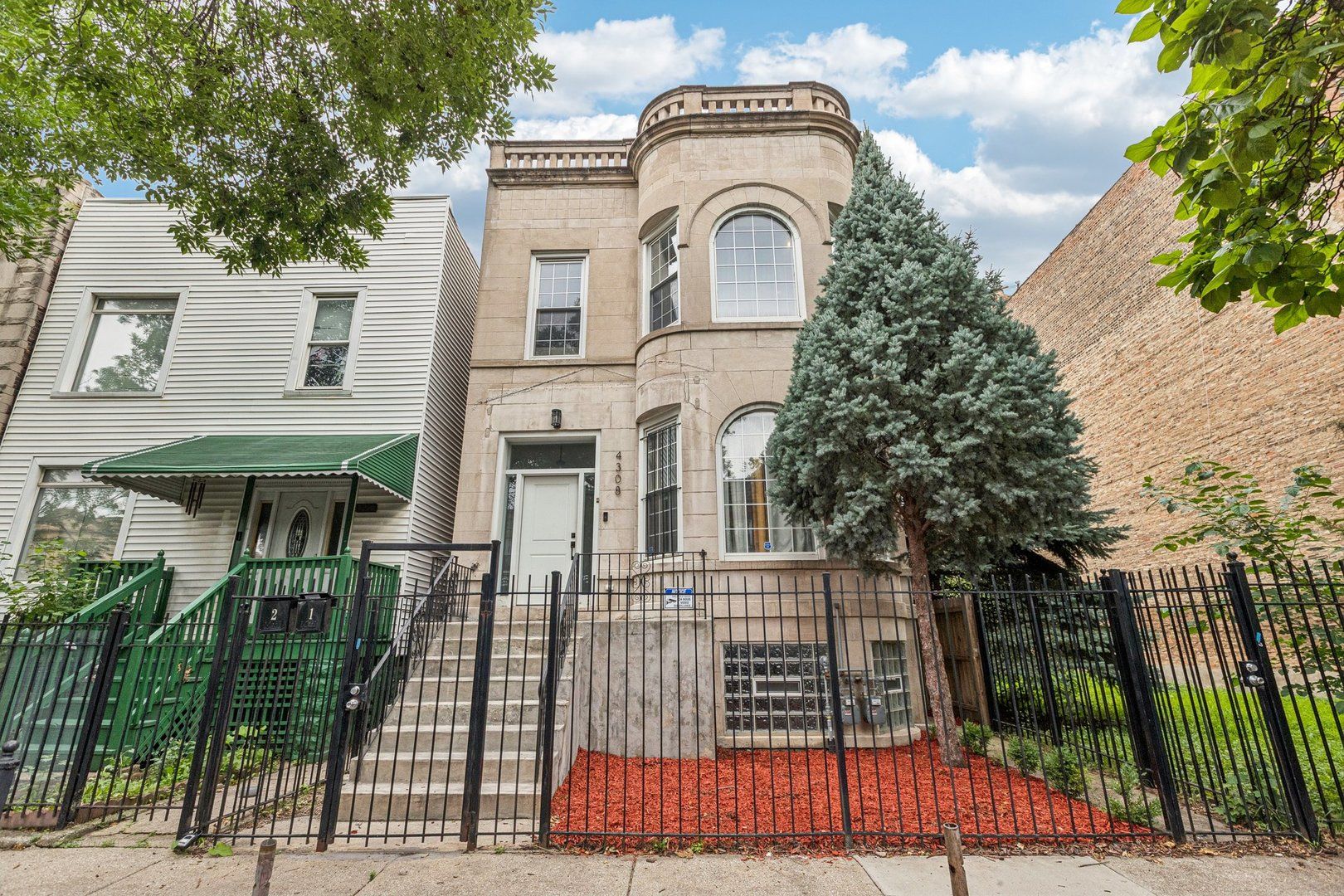 4308 W Adams Street — Chicago, IL 60624