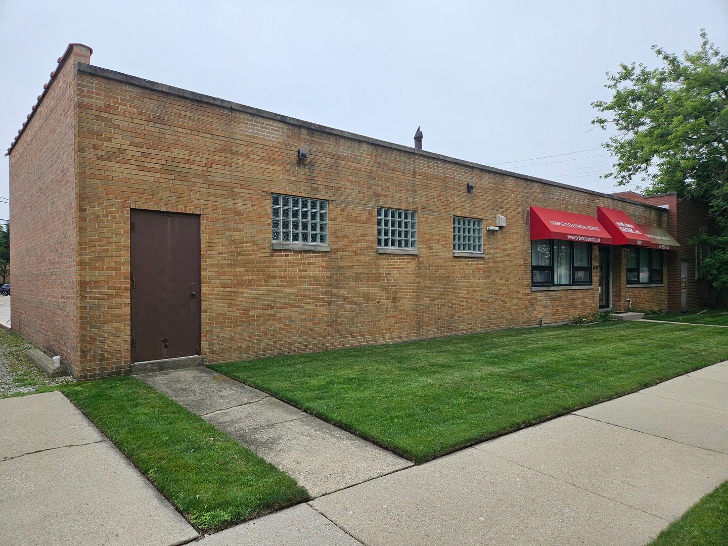 8107 Ridgeway Avenue N — Skokie, IL 60076