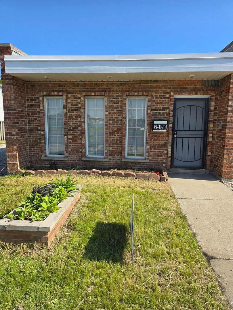 2520 E State Street E — Burnham, IL 60633