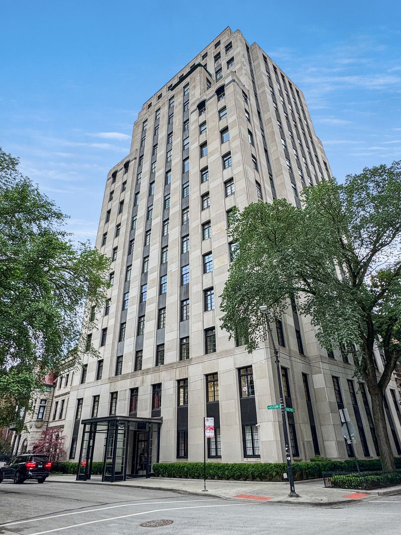 1260 N Astor Street #3 — Chicago, IL 60610