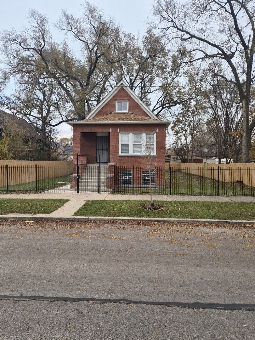 7017 S Hermitage Avenue — Chicago, IL 60636
