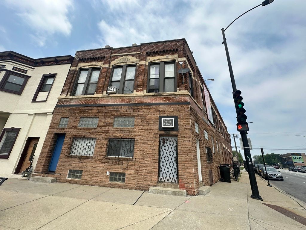 2408 S Blue Island Avenue — Chicago, IL 60608
