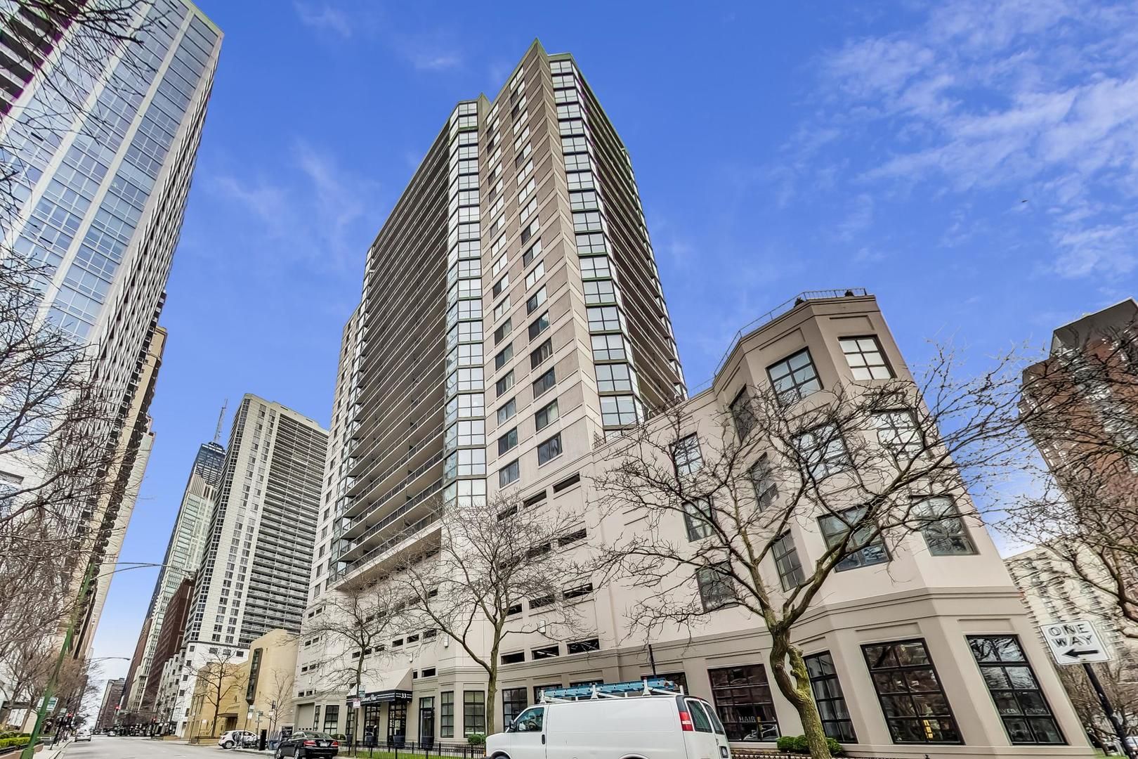33 W DELAWARE Place #13A — Chicago, IL 60610