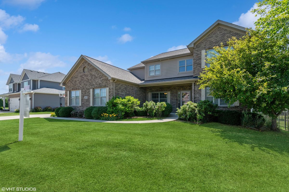 21042 Lakewoods Lane, Shorewood, IL 60404