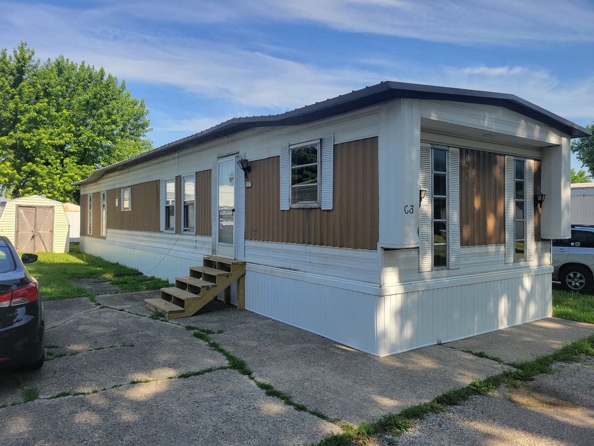 353 Monroe Street, Monticello, IL 61856