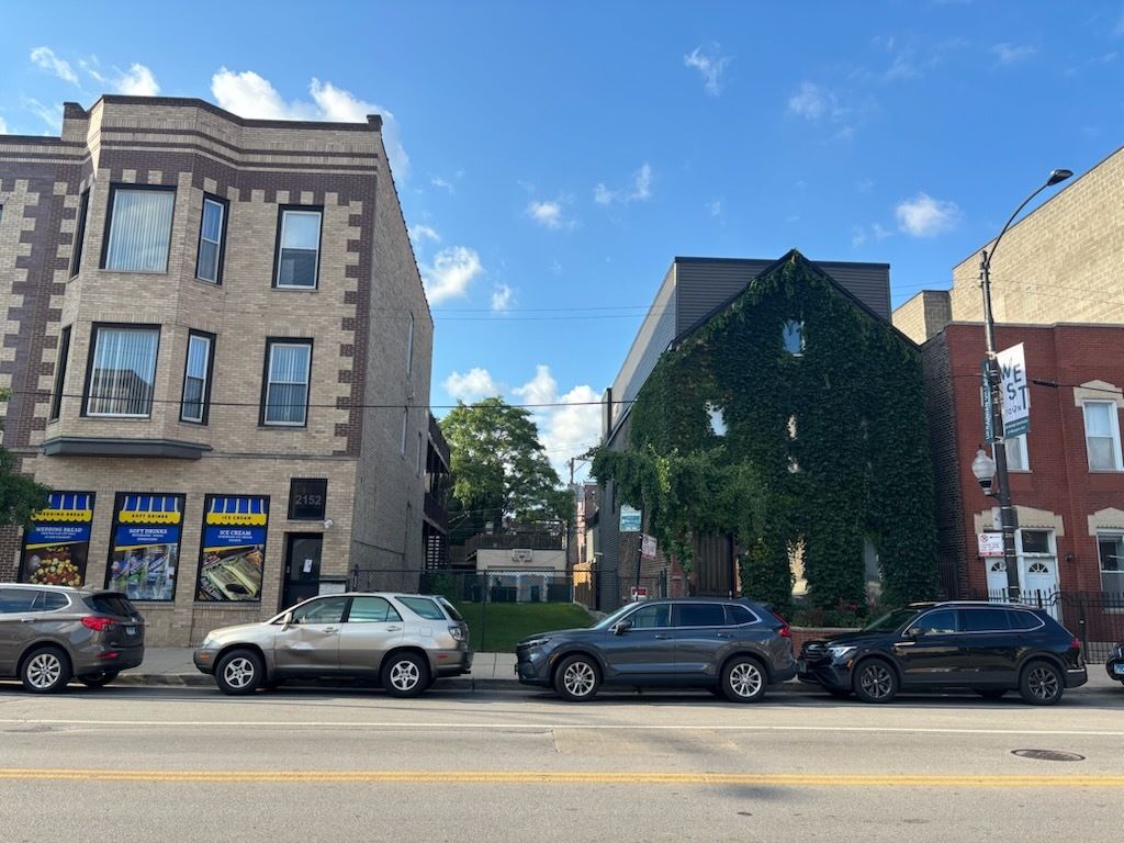 2150 W Chicago Avenue — Chicago, IL 60622
