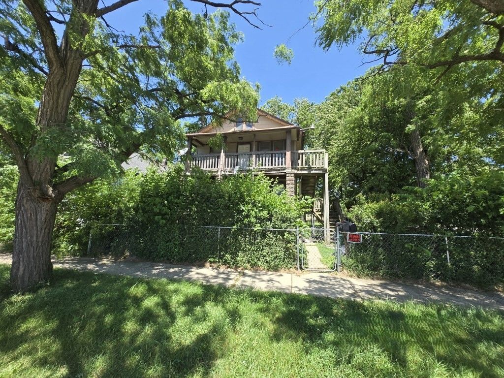630 Belle Court — Phoenix, IL 60426