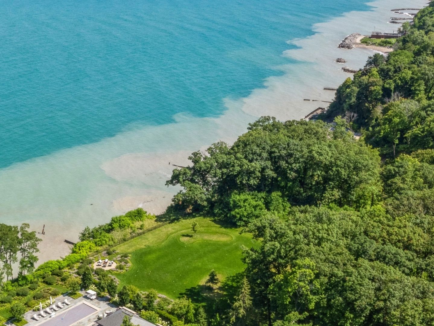 700 Forest Cove Road — Lake Bluff, IL 60044