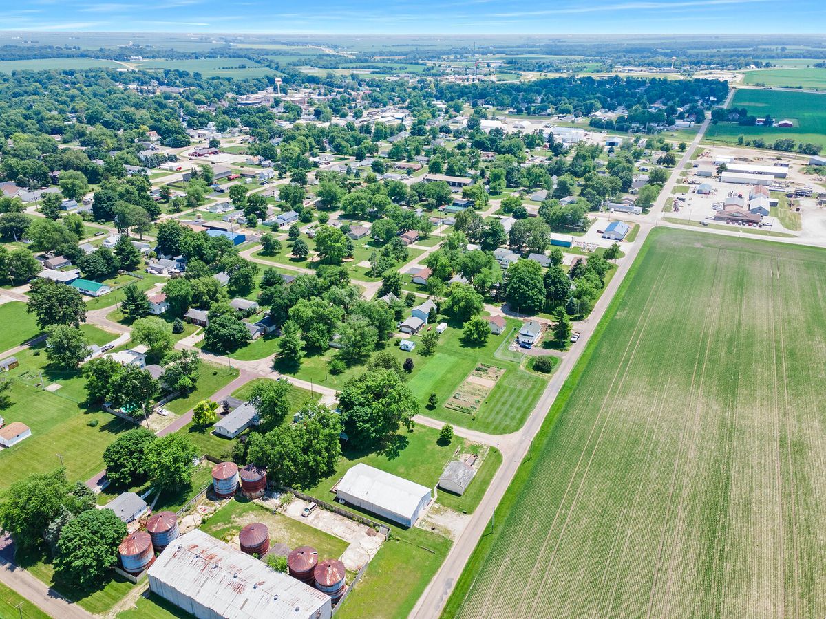 230-005 Wayne Street, Leroy, IL 61752