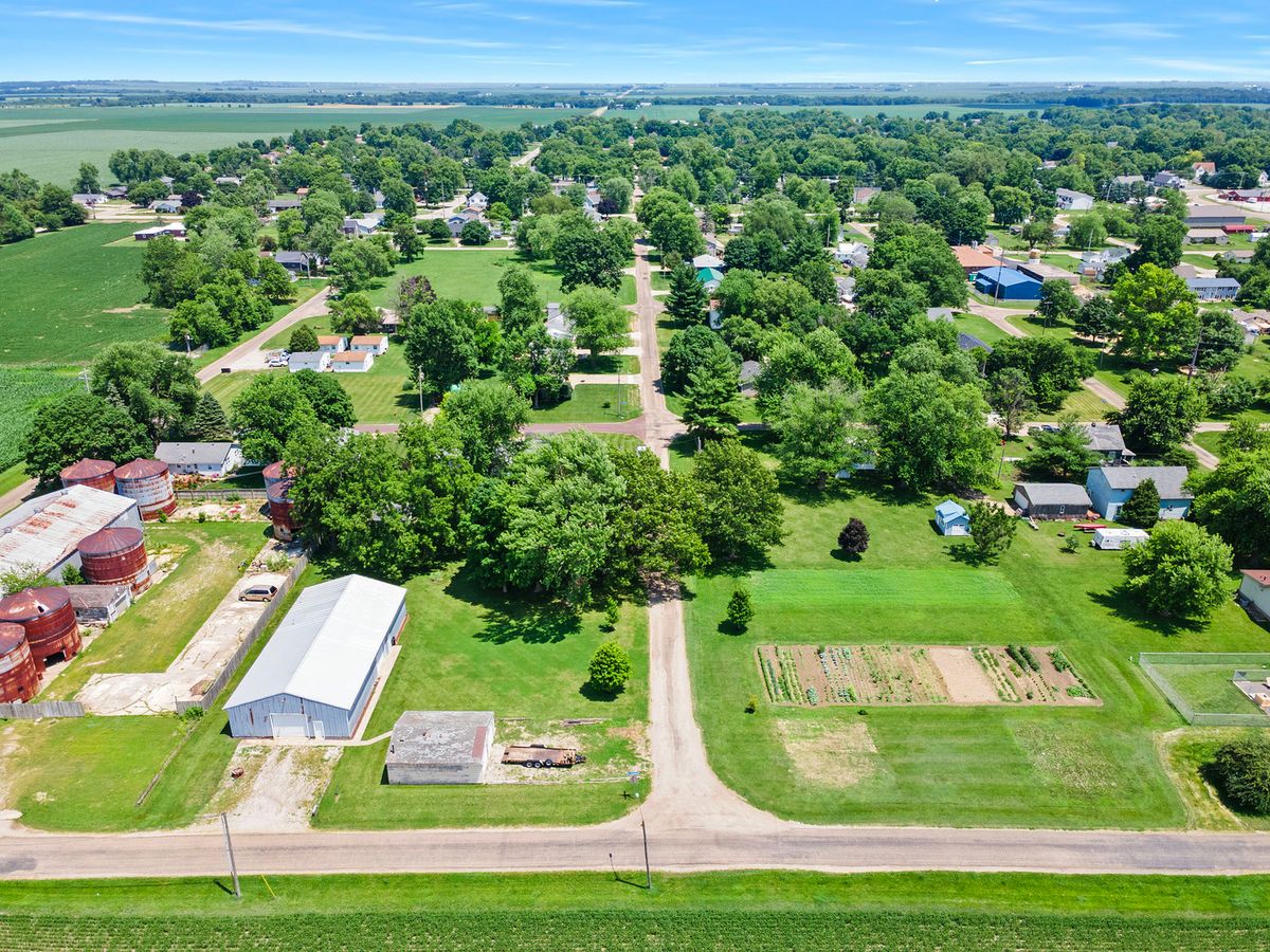 230-005 Wayne Street, Leroy, IL 61752