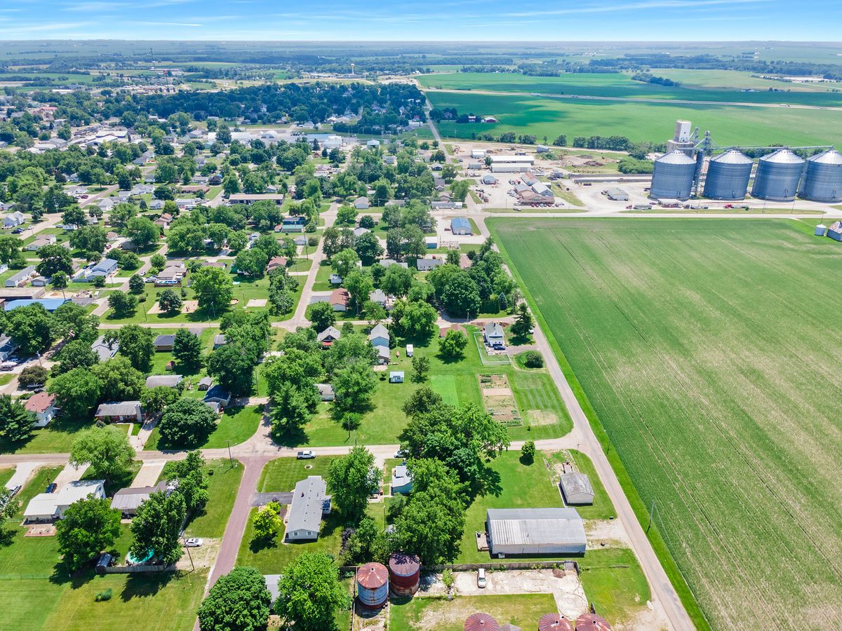 230-005 Wayne Street, Leroy, IL 61752