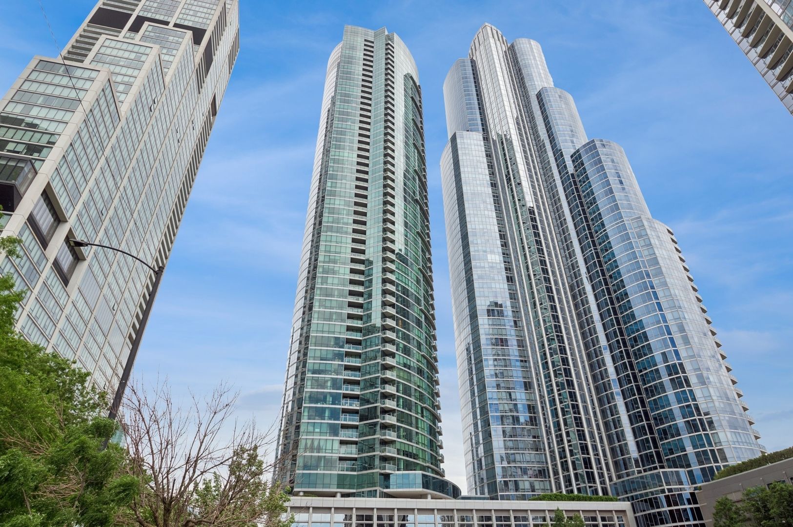 1201 S PRAIRIE Avenue #4204 — Chicago, IL 60605